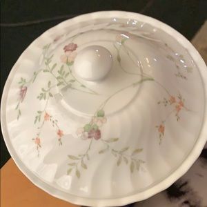 Wedgwood bowl with lid